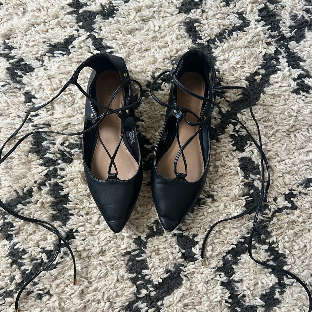 Oldnavy lace up slipper flats size 6